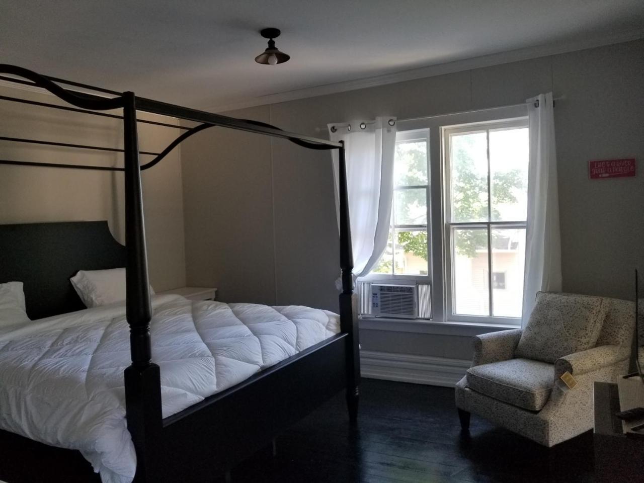 Charlevoix House Bed and Breakfast Exteriör bild