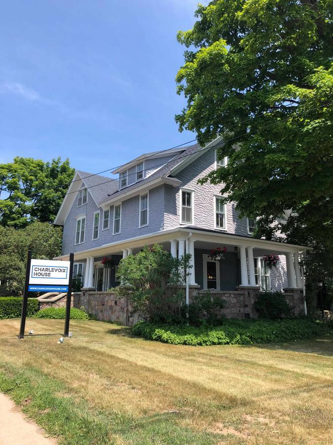Charlevoix House Bed and Breakfast Exteriör bild