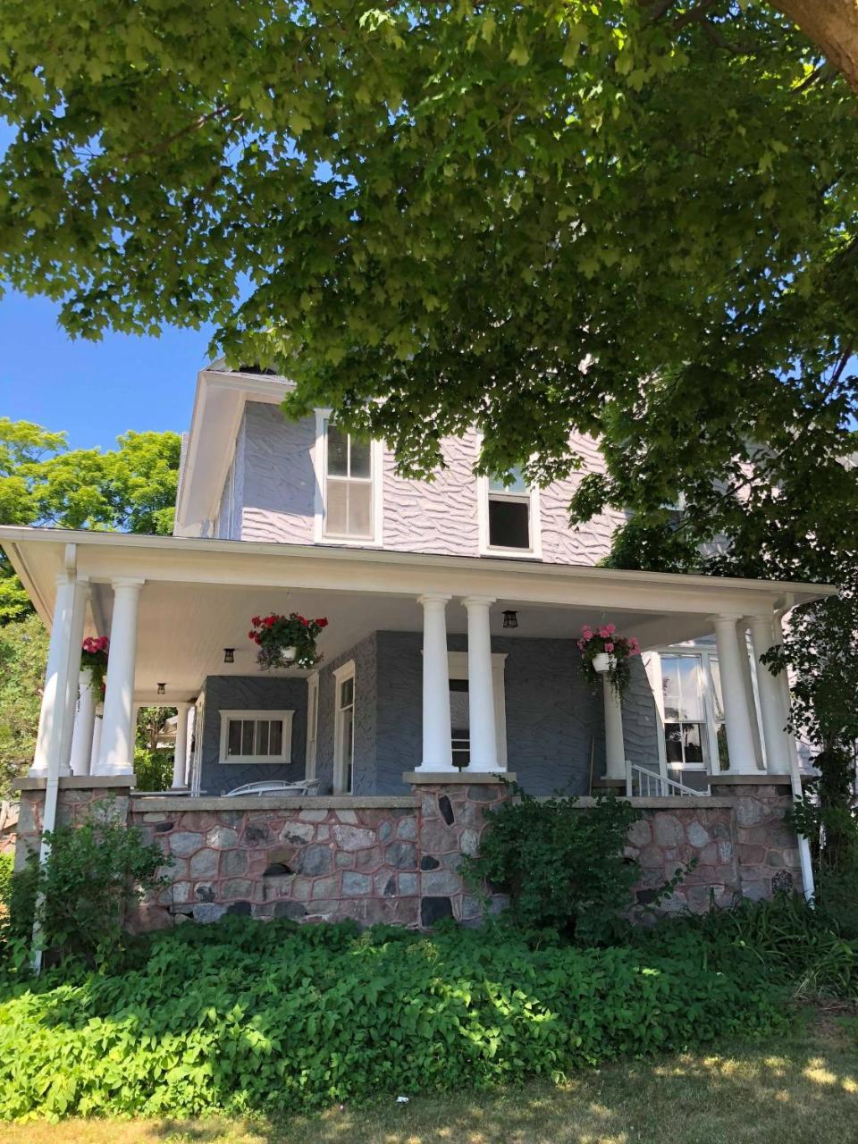 Charlevoix House Bed and Breakfast Exteriör bild