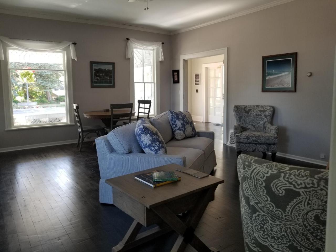 Charlevoix House Bed and Breakfast Exteriör bild