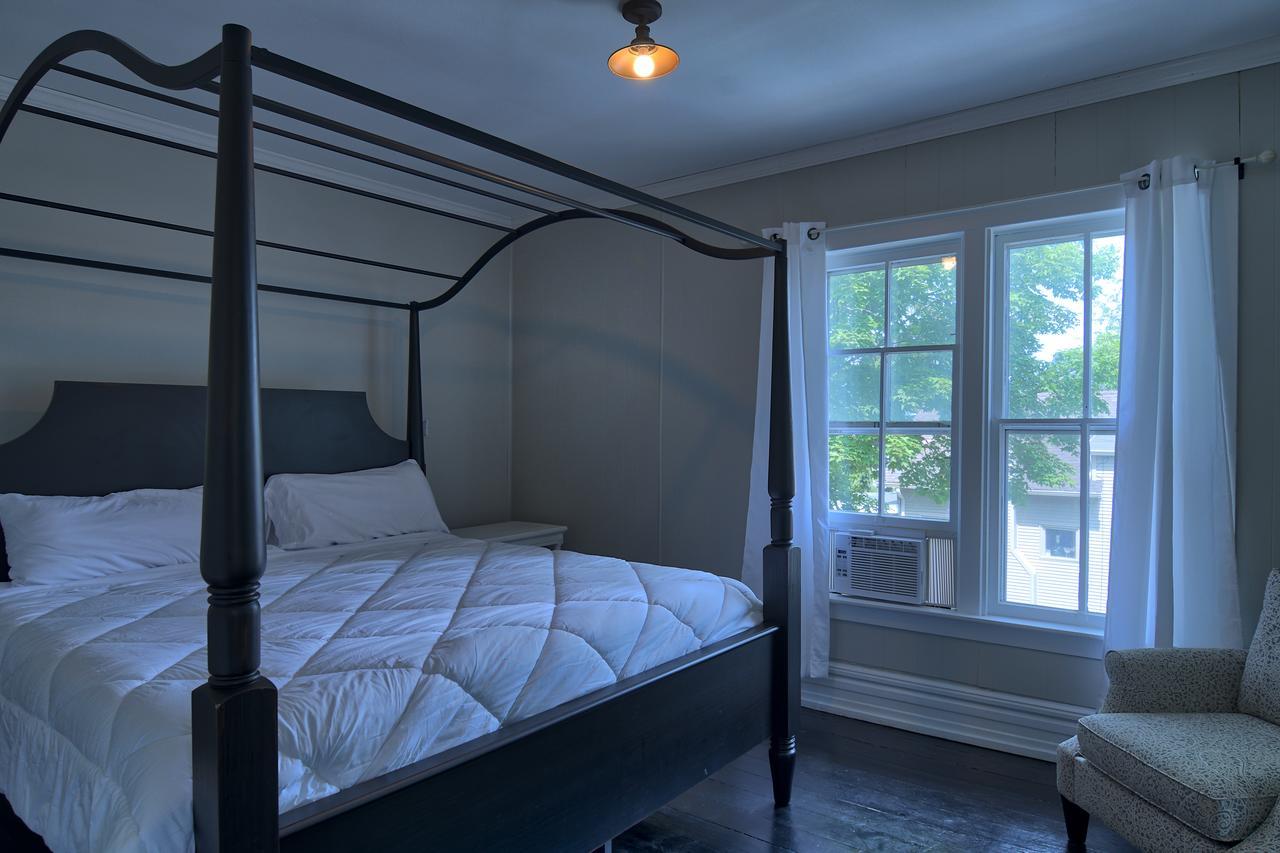 Charlevoix House Bed and Breakfast Exteriör bild
