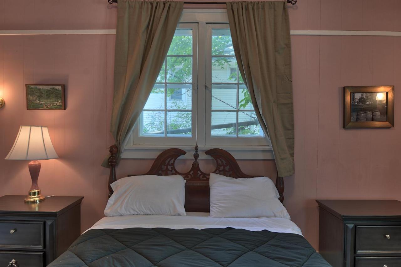 Charlevoix House Bed and Breakfast Exteriör bild