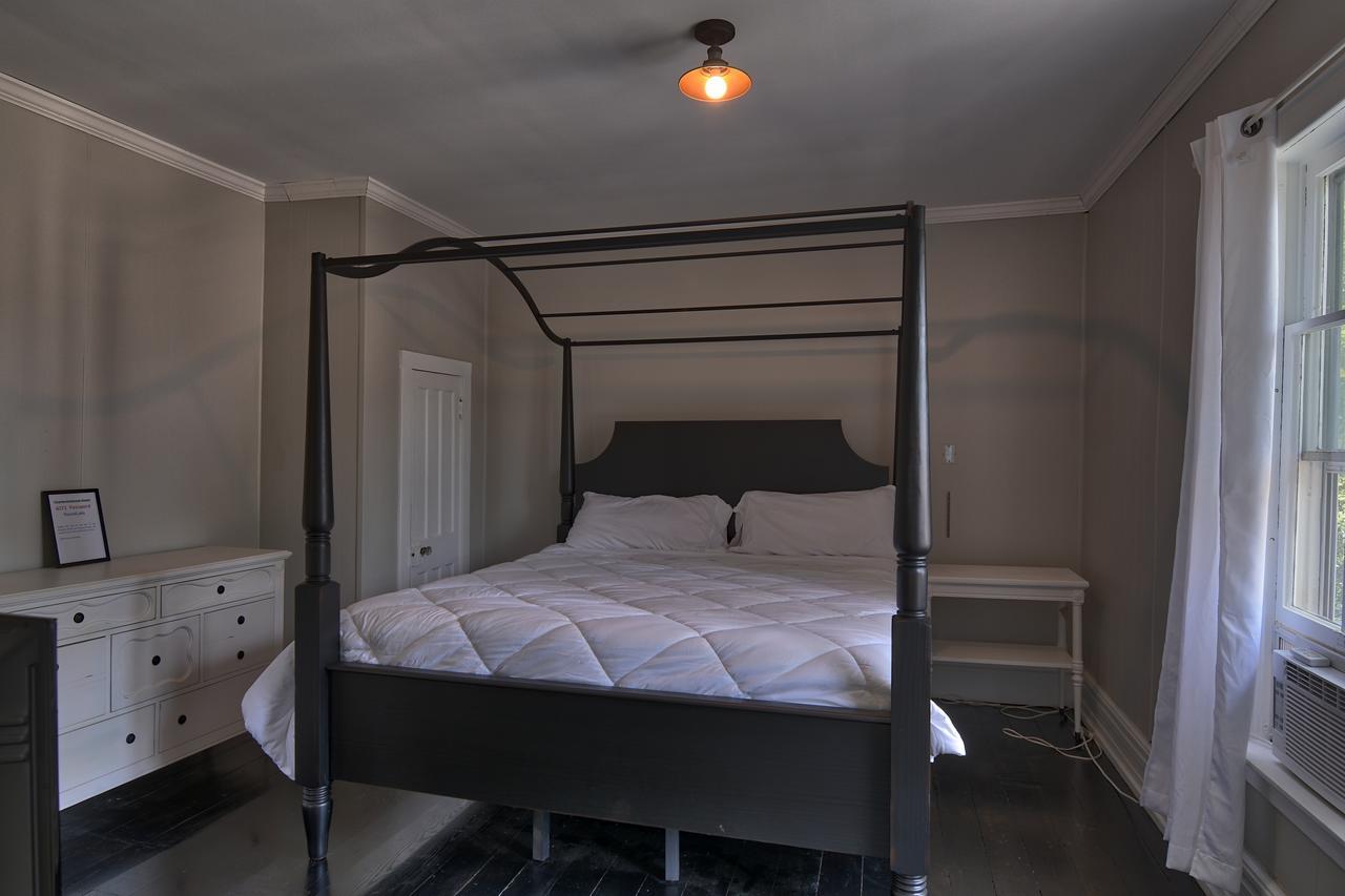Charlevoix House Bed and Breakfast Exteriör bild