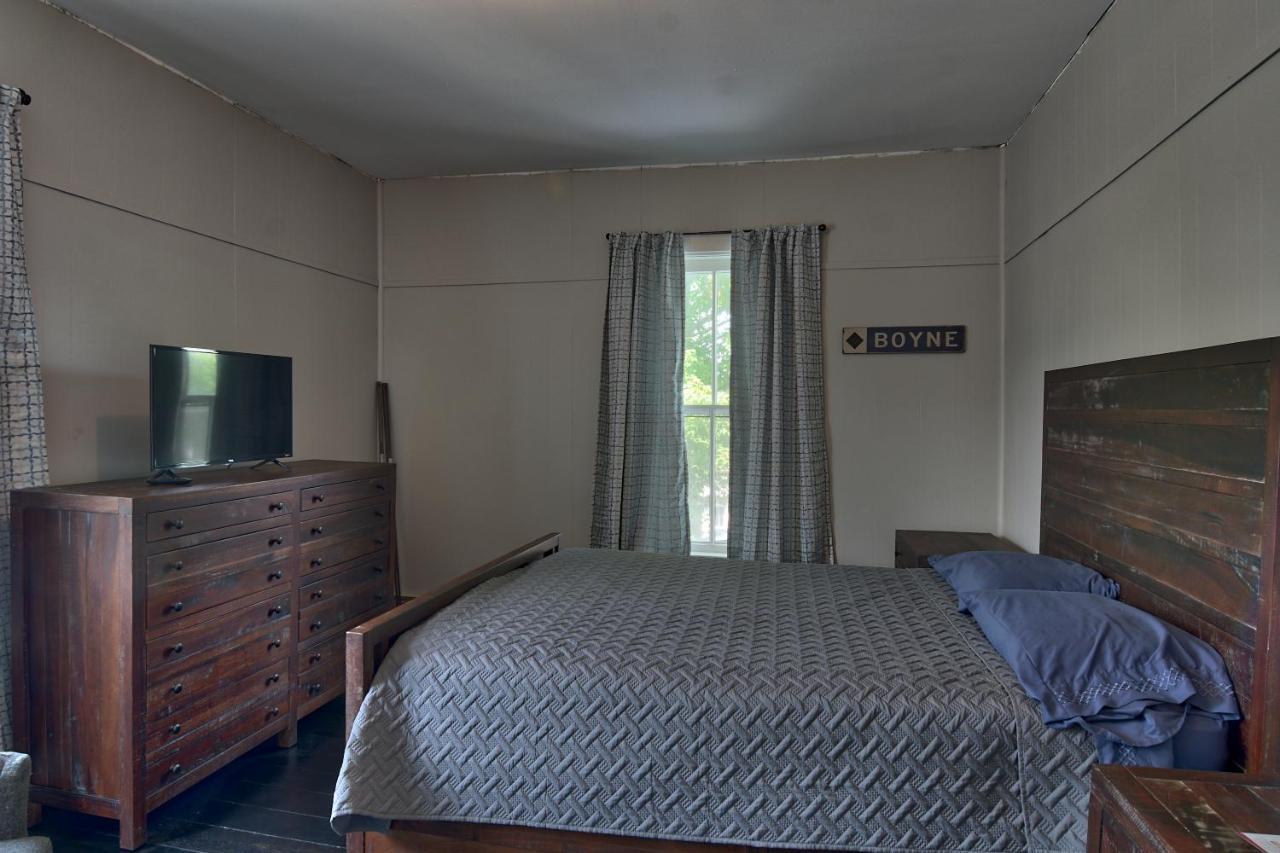 Charlevoix House Bed and Breakfast Exteriör bild