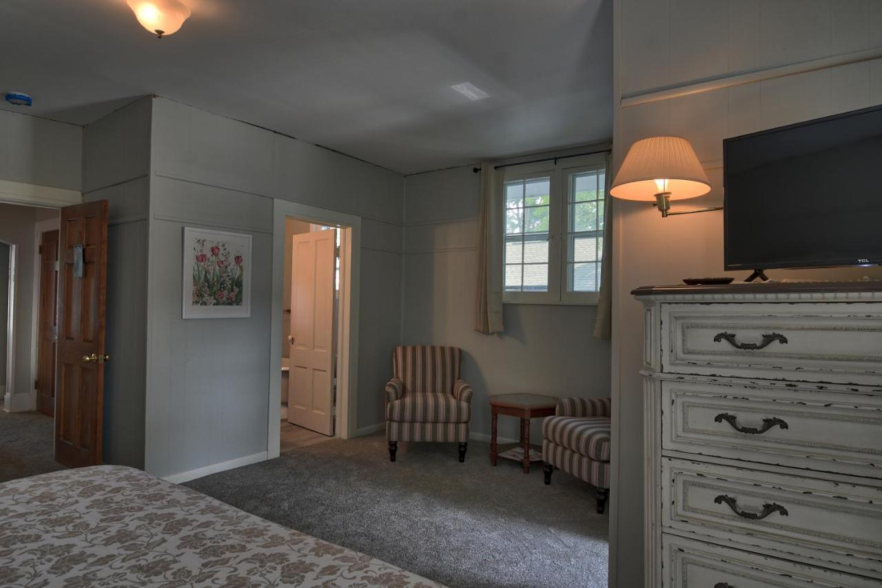 Charlevoix House Bed and Breakfast Exteriör bild