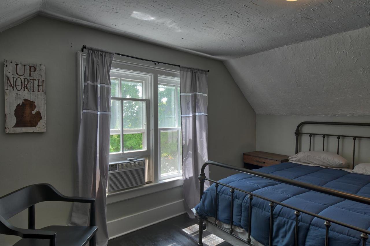 Charlevoix House Bed and Breakfast Exteriör bild